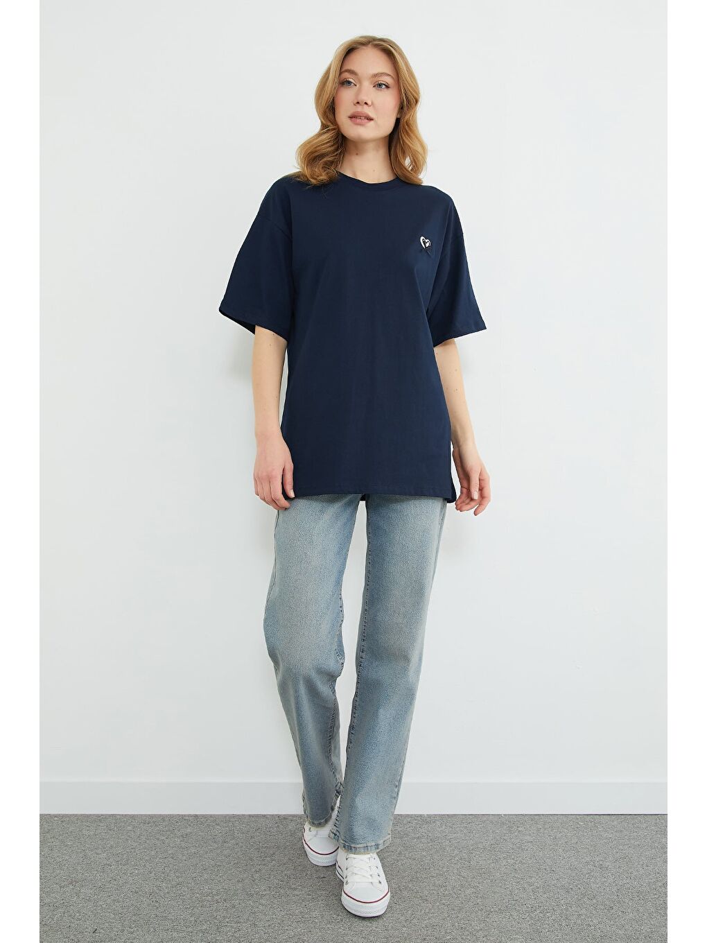 Lacivert Kalp Nakışlı Bisiklet Yaka Salaş Tişört-2