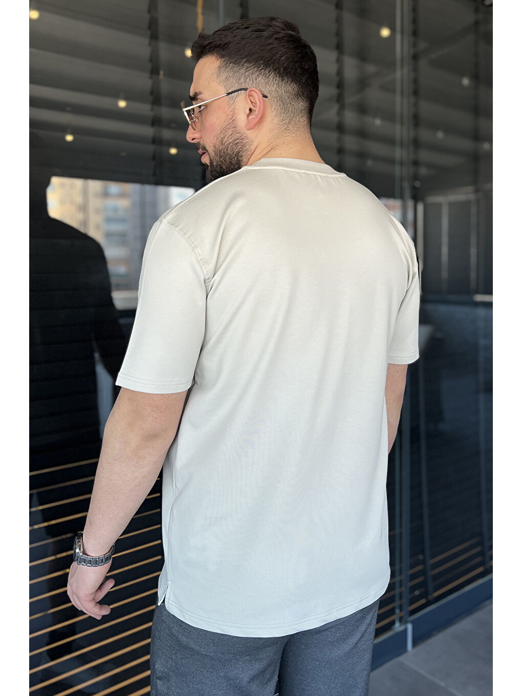 Bej Erkek Bisiklet Yaka Baskılı Tişört-2