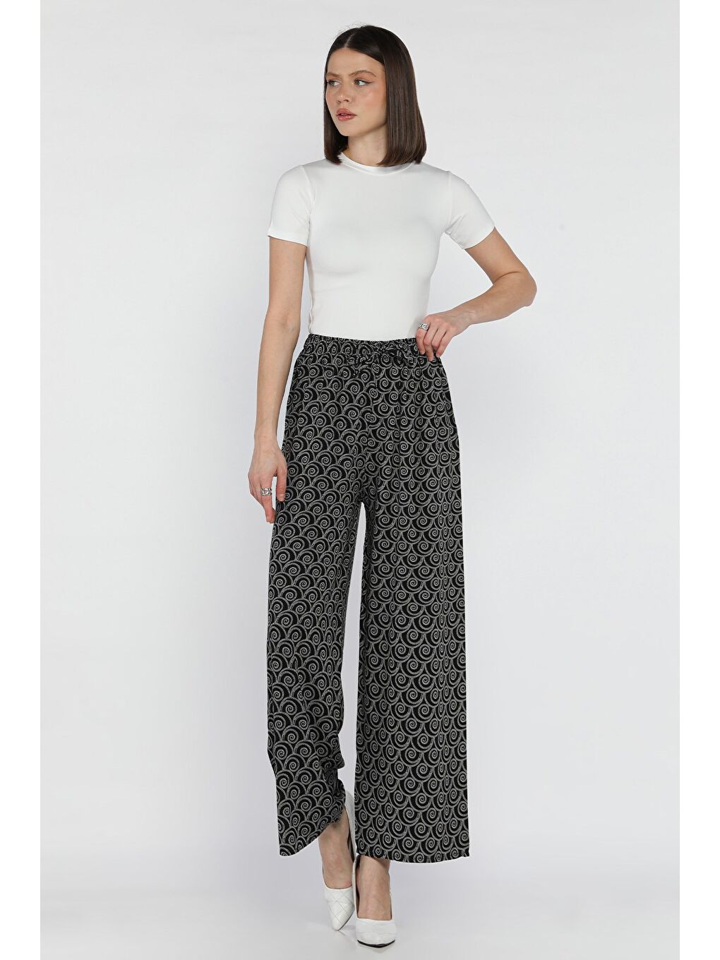 Siyah Kadın Desenli Viskon Yürüyüş Pantolonu-1