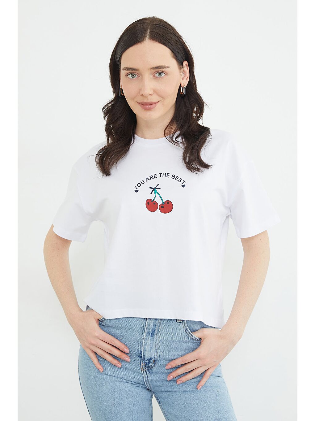 Beyaz Kiraz Baskılı Bisiklet Yaka Salaş Tişört-1