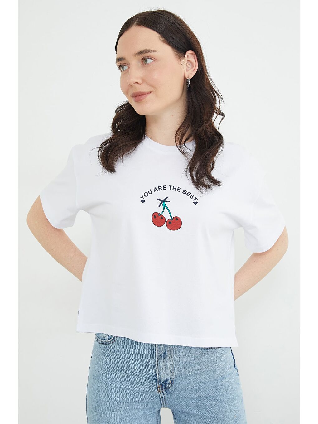 Beyaz Kiraz Baskılı Bisiklet Yaka Salaş Tişört-3