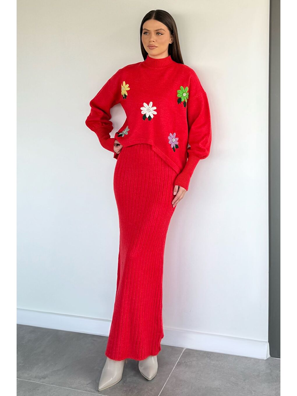 Kırmızı Kadın Yarım Balıkçı Yaka Nakışlı Triko Bluz Elbise İkili Takım