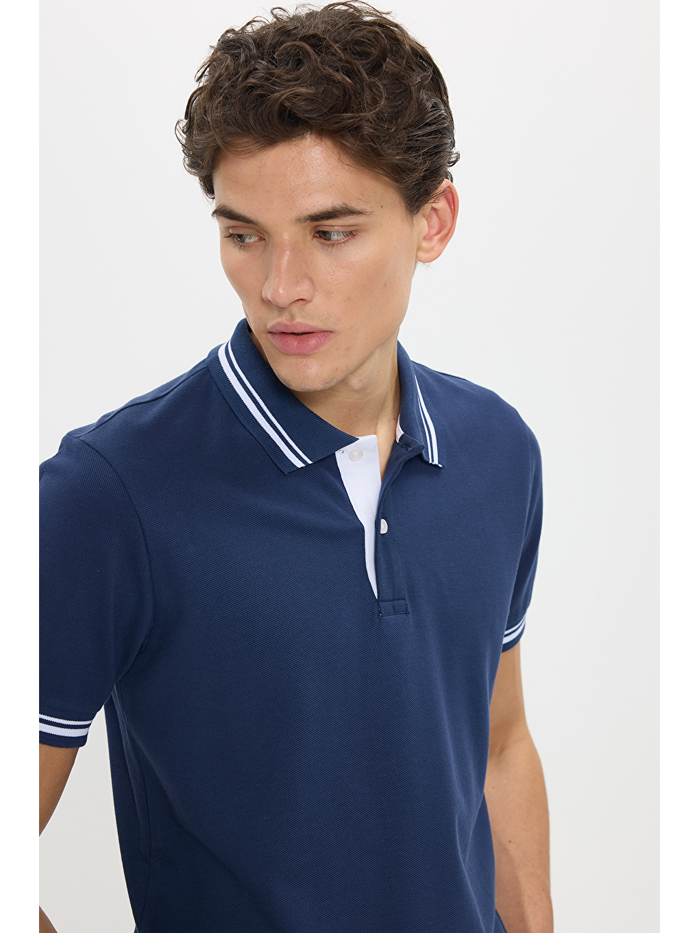 Erkek Slim Fit Dar Kesim %100 Pamuk Düz Pike Yaka Ve Kol Detaylı Lacivert Polo Yaka Tişört-3