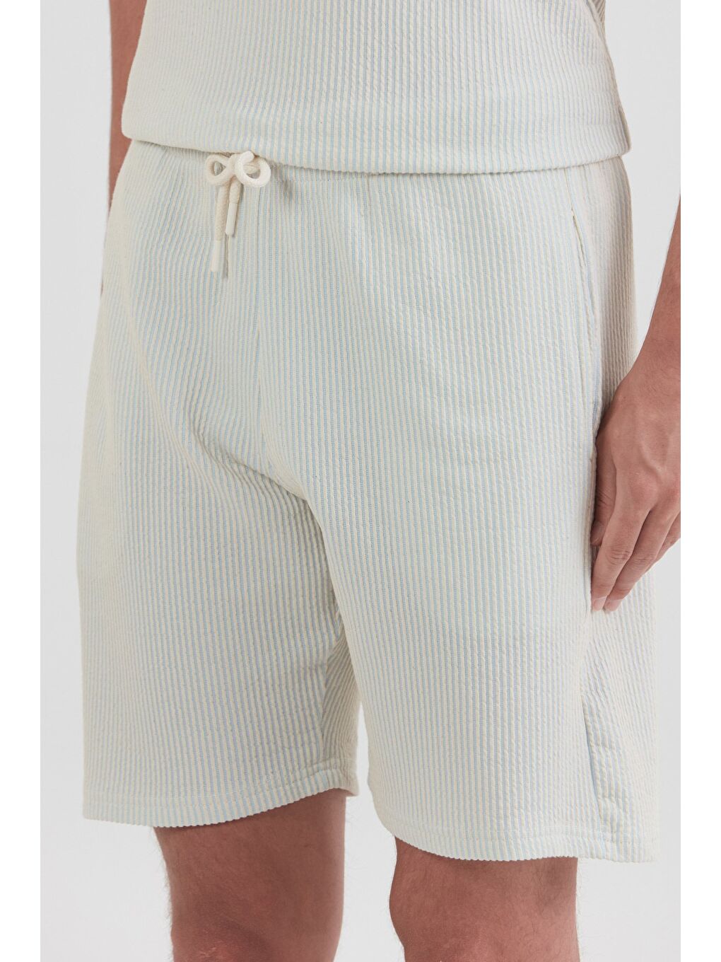 Mavi Beli Bağlamalı Gofre Kumaş Şort-4