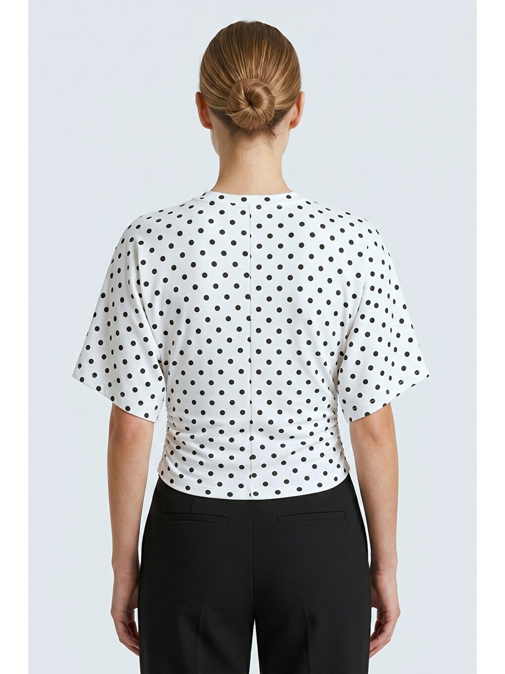 Beyaz Puantiyeli Bisiklet Yaka Beli Büzgülü Yarasa Kollu Crop Bluz-5