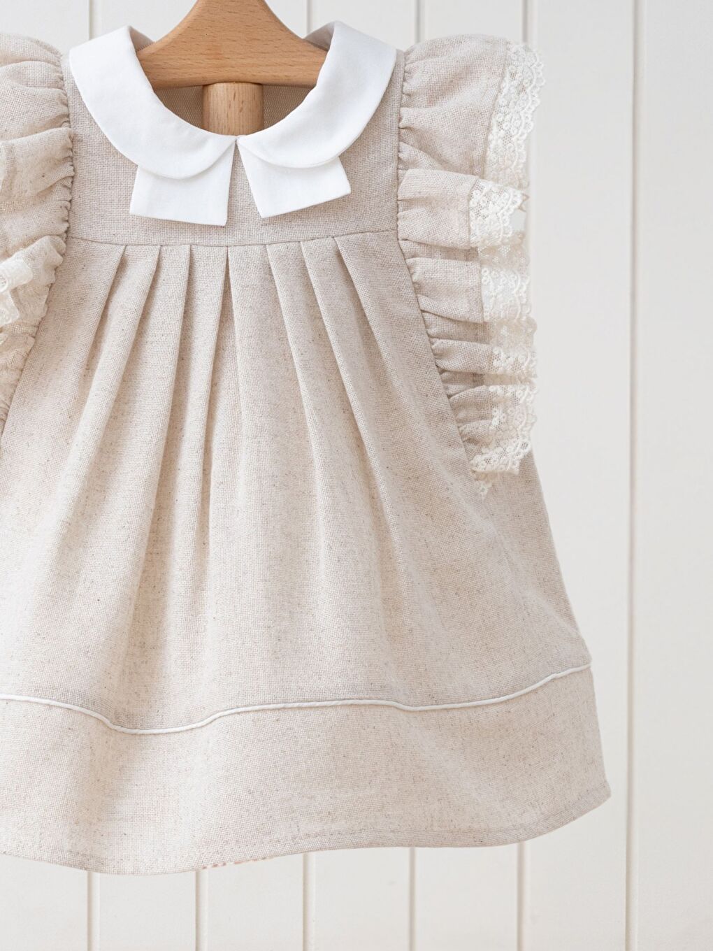 Kahverengi Bebe Yaka Dantel Detaylı Kız Bebek Elbise-2