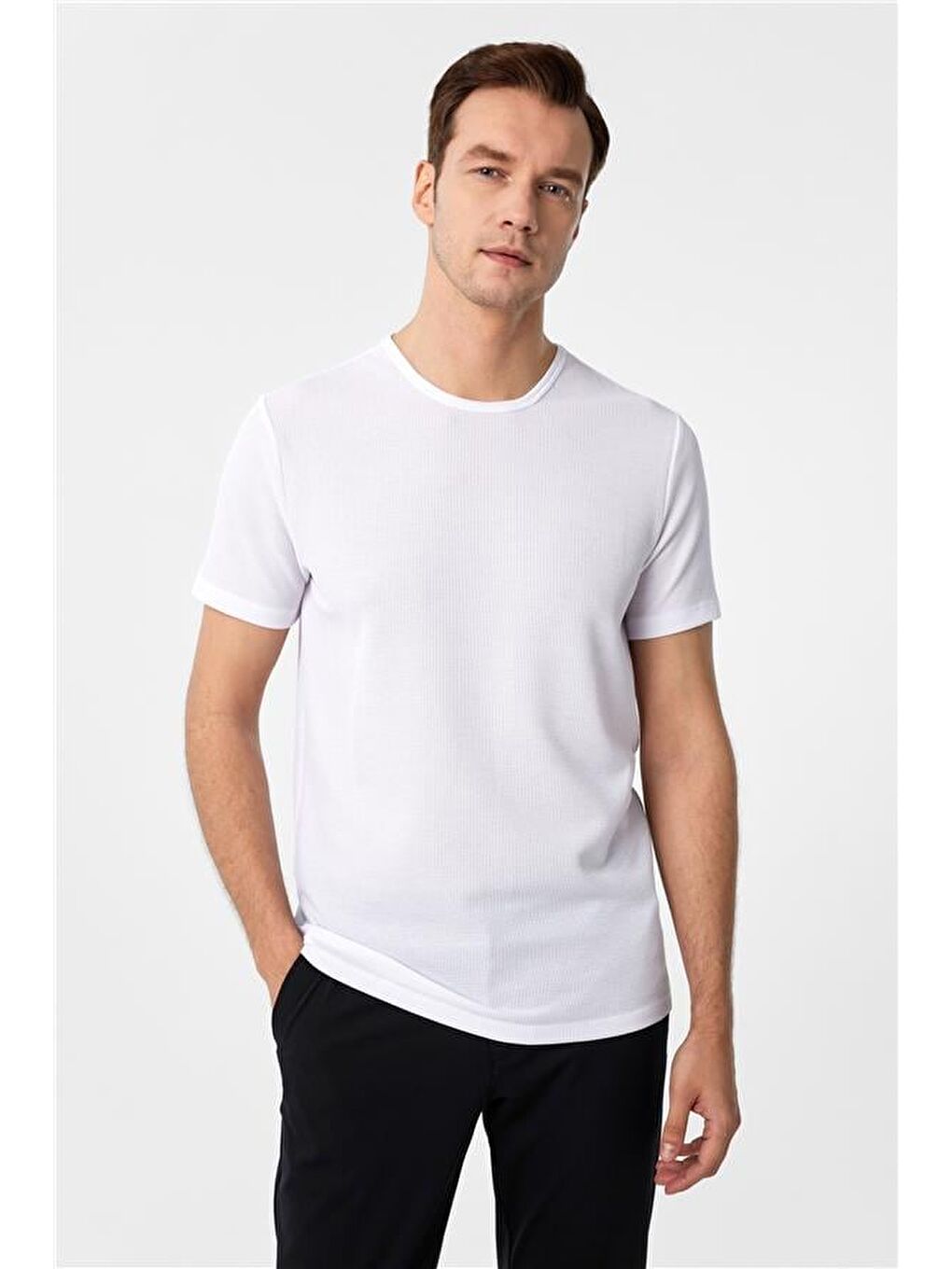 Beyaz Slim Armürlü Bisiklet Yaka Tişört-1