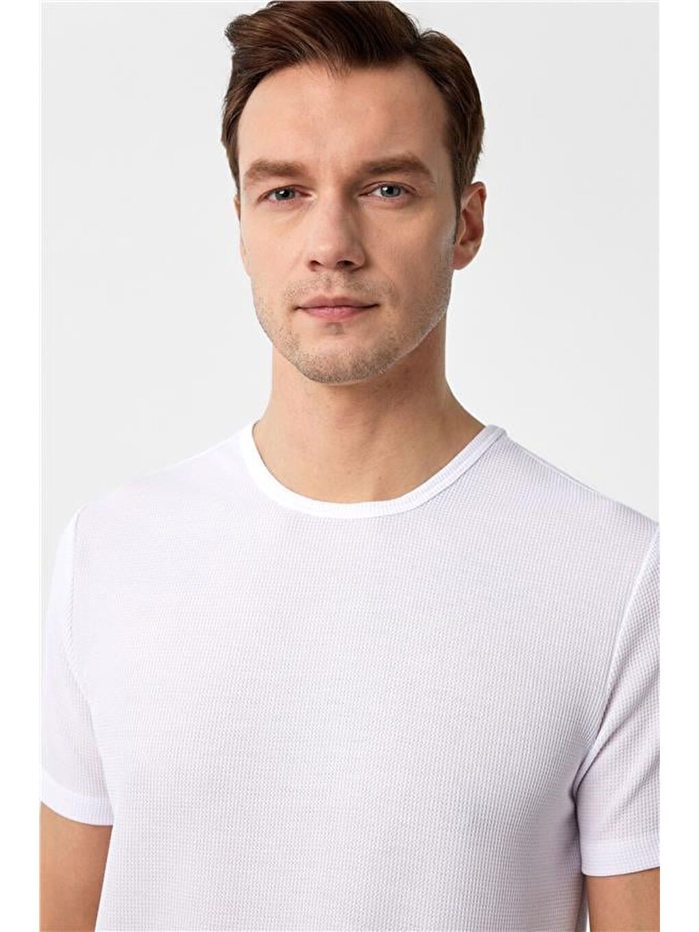 Beyaz Slim Armürlü Bisiklet Yaka Tişört-2