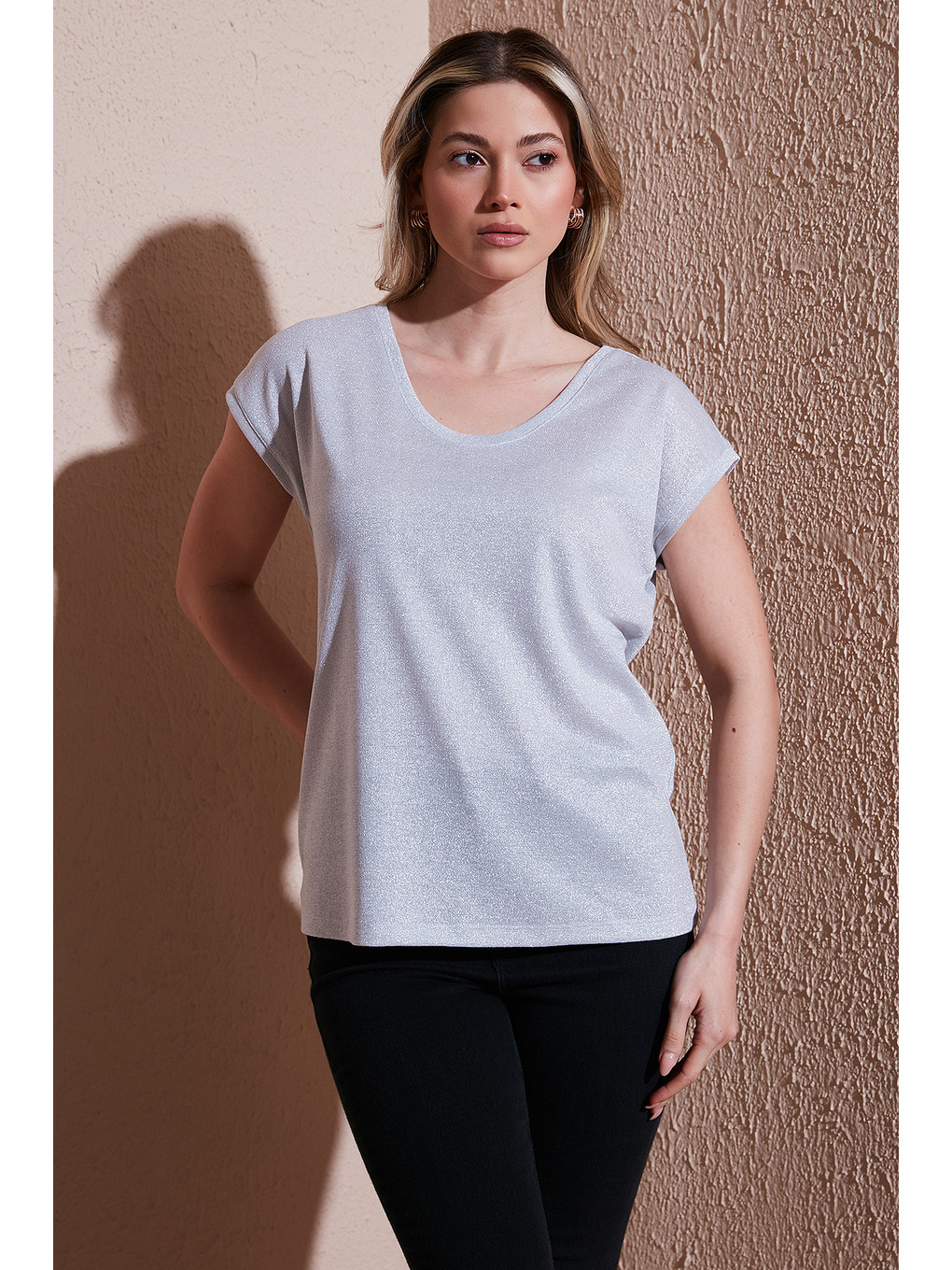 Gri Standart Fit Yuvarlak Yaka Simli Bluz 25y0202k1