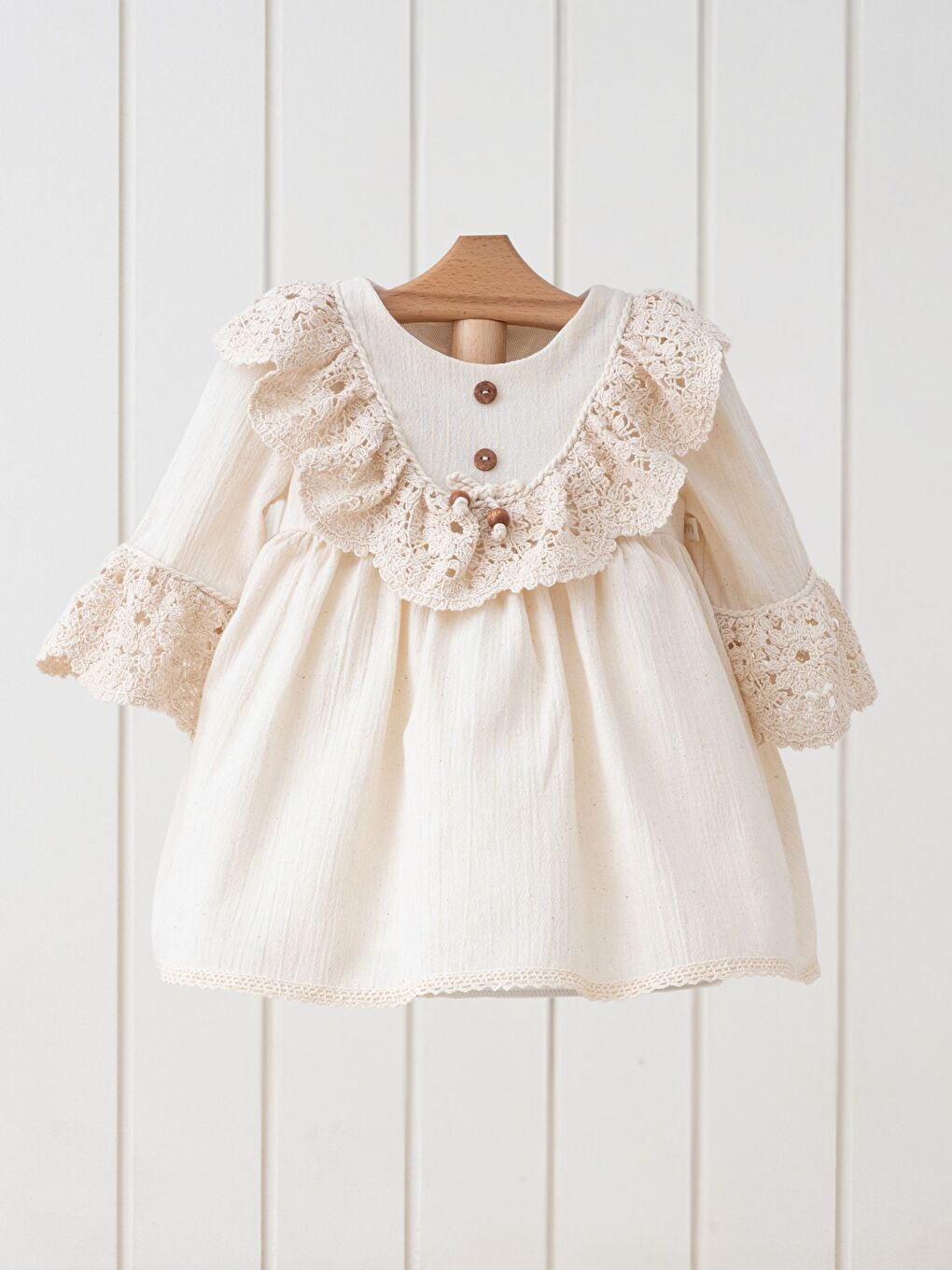 Bej Bisiklet Yaka Uzun Kollu Dantel Detaylı Kız Bebek Elbise