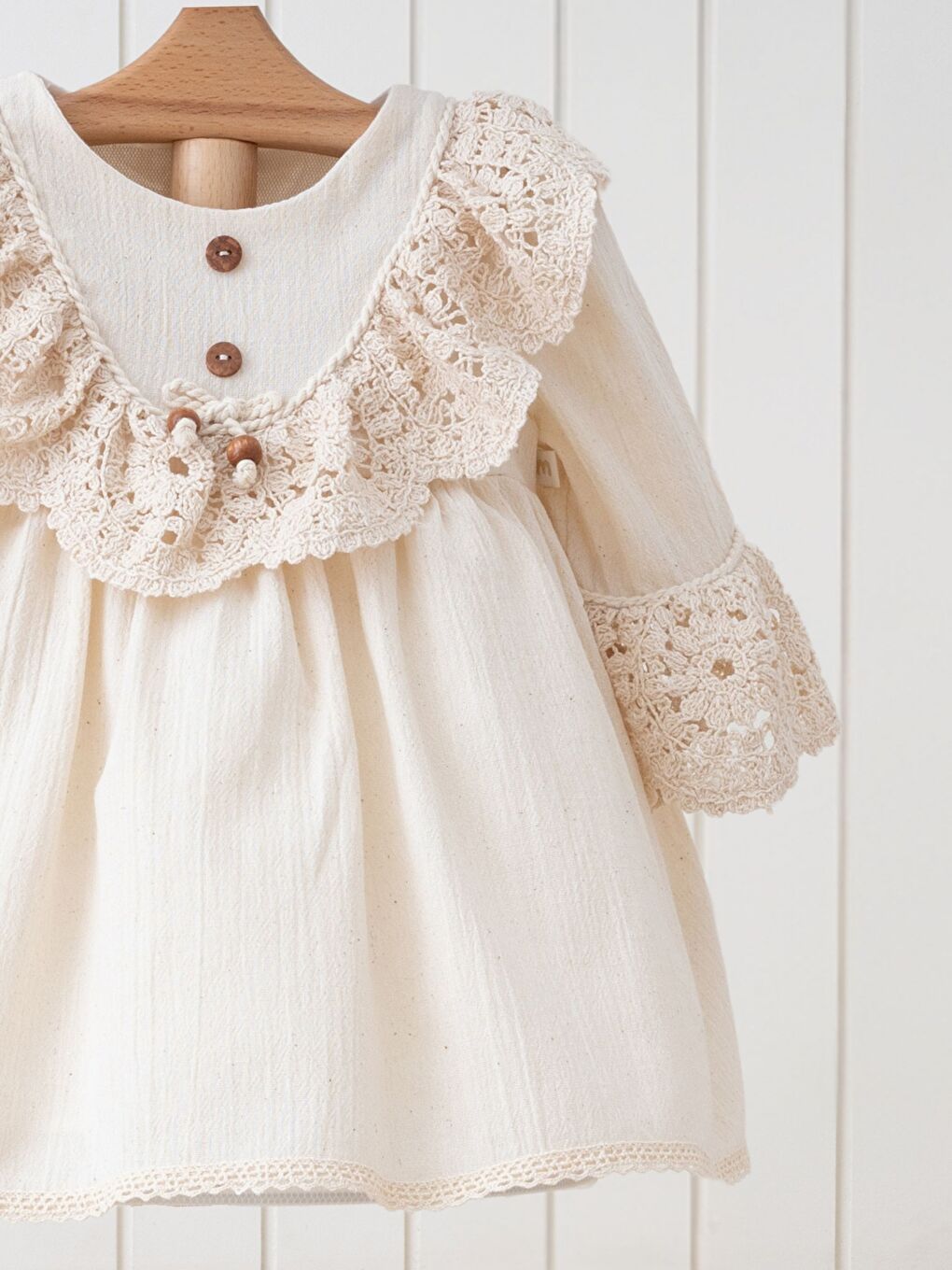 Bej Bisiklet Yaka Uzun Kollu Dantel Detaylı Kız Bebek Elbise-1