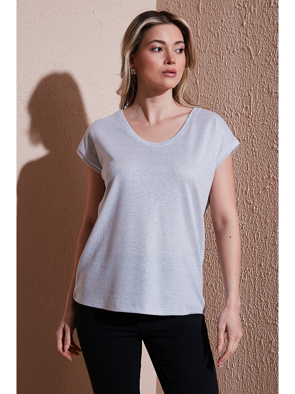 Gri Standart Fit Yuvarlak Yaka Simli Bluz 25y0202k1-1