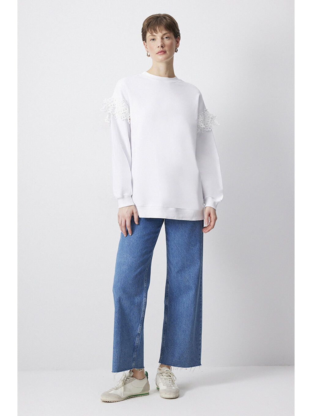 Ekru Güpür Detalı Sweatshırt