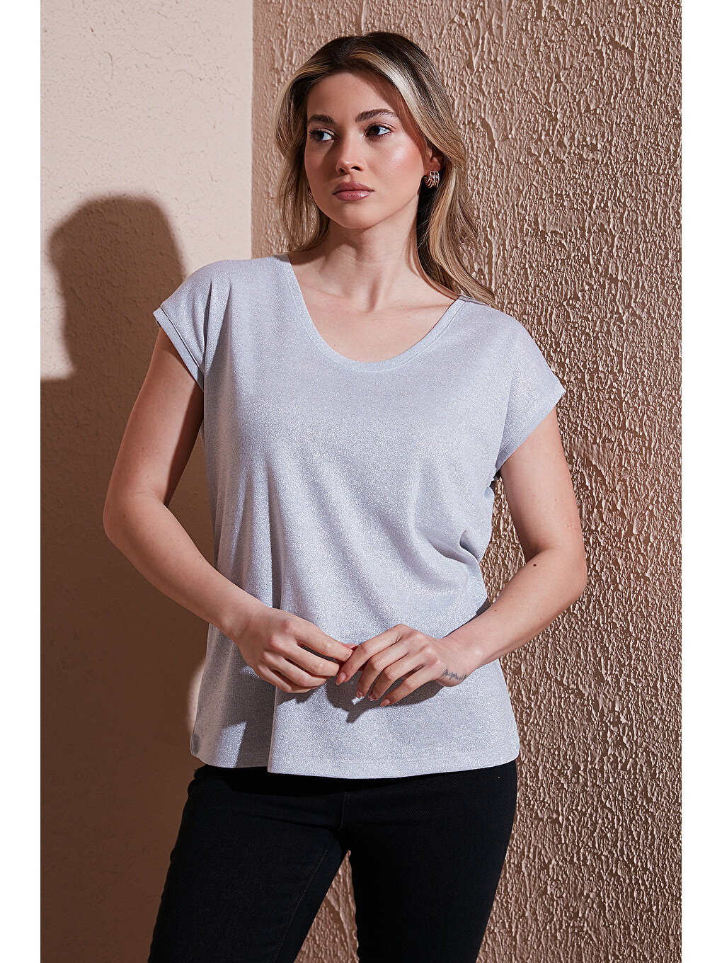 Gri Standart Fit Yuvarlak Yaka Simli Bluz 25y0202k1-2