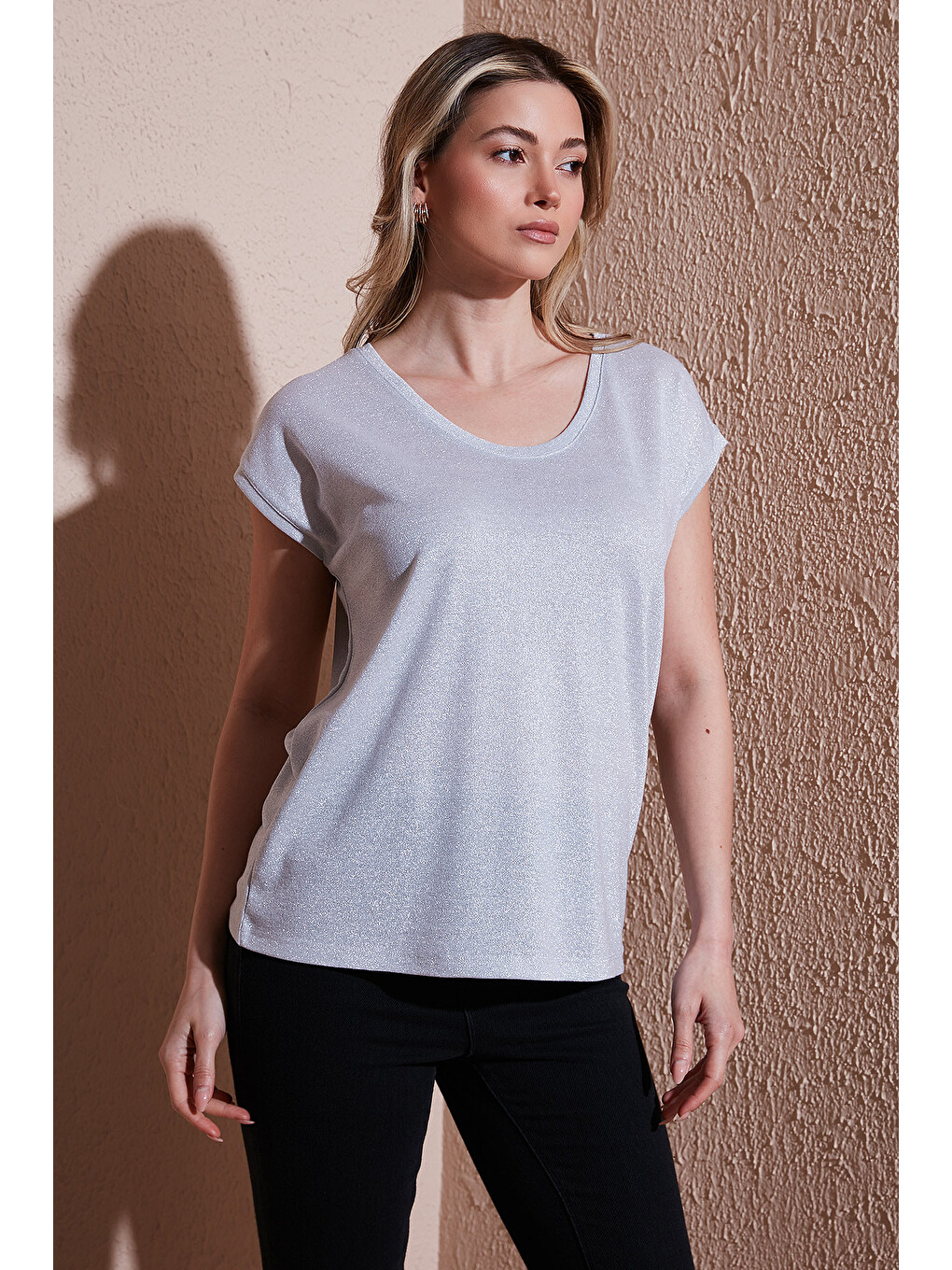 Gri Standart Fit Yuvarlak Yaka Simli Bluz 25y0202k1-3