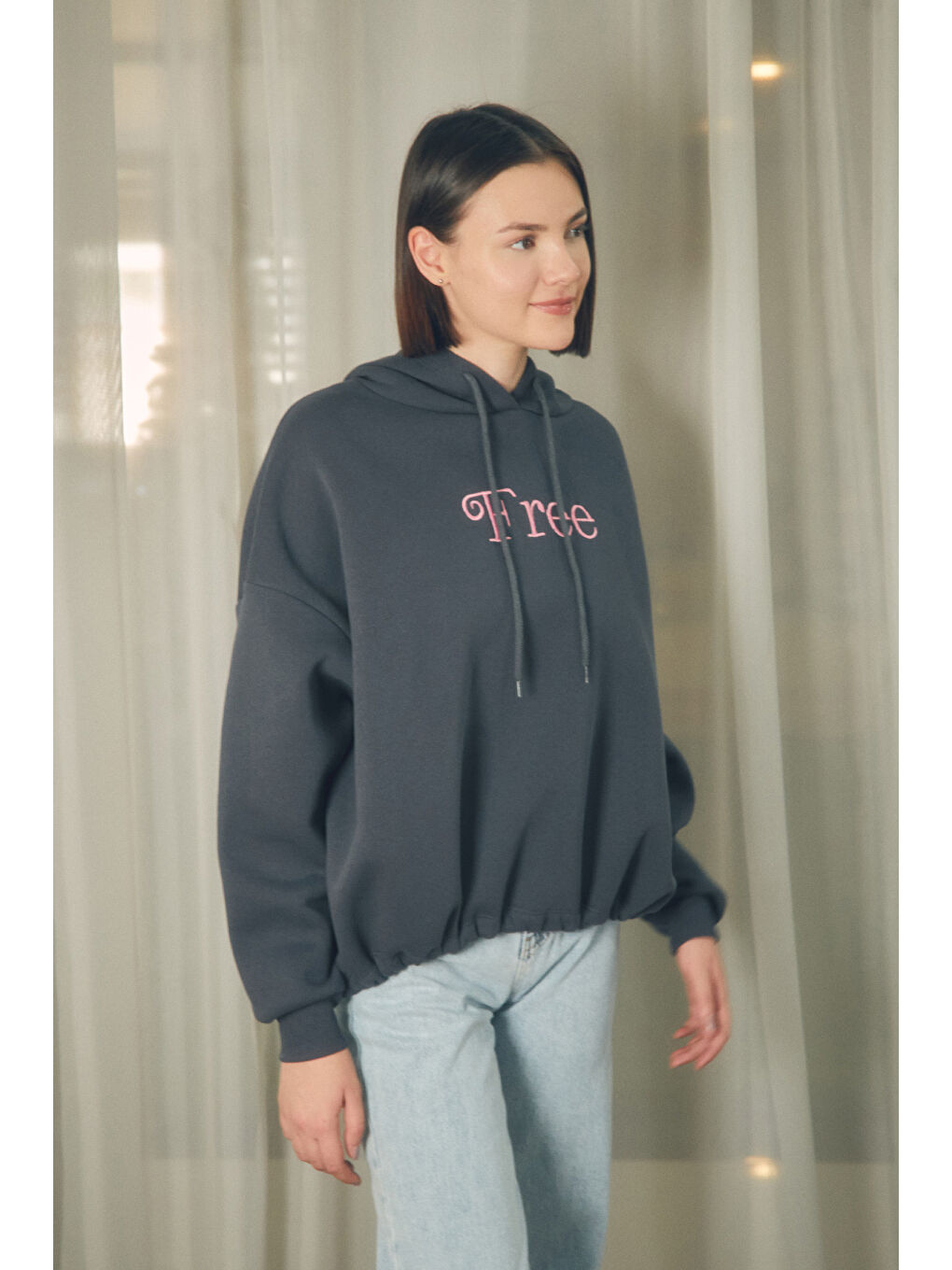 Gri Free Nakışlı Beli Lastikli Kapüşonlu Sweatshirt