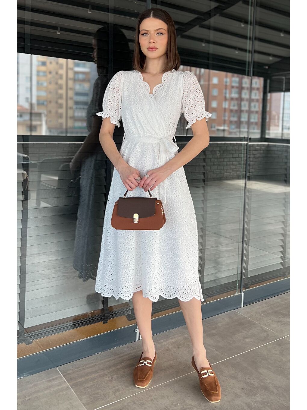 Ekru Kruvaze Yaka Bel Bağcıklı Brode Elbise-1