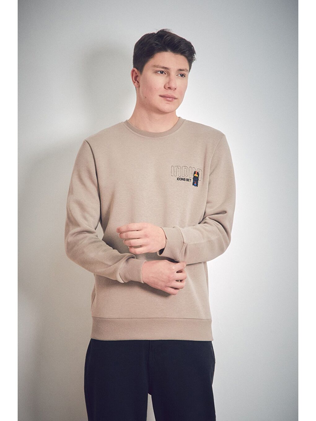 Bej 3 İplik Yazı Nakışlı Bisiklet Yaka Sweatshirt