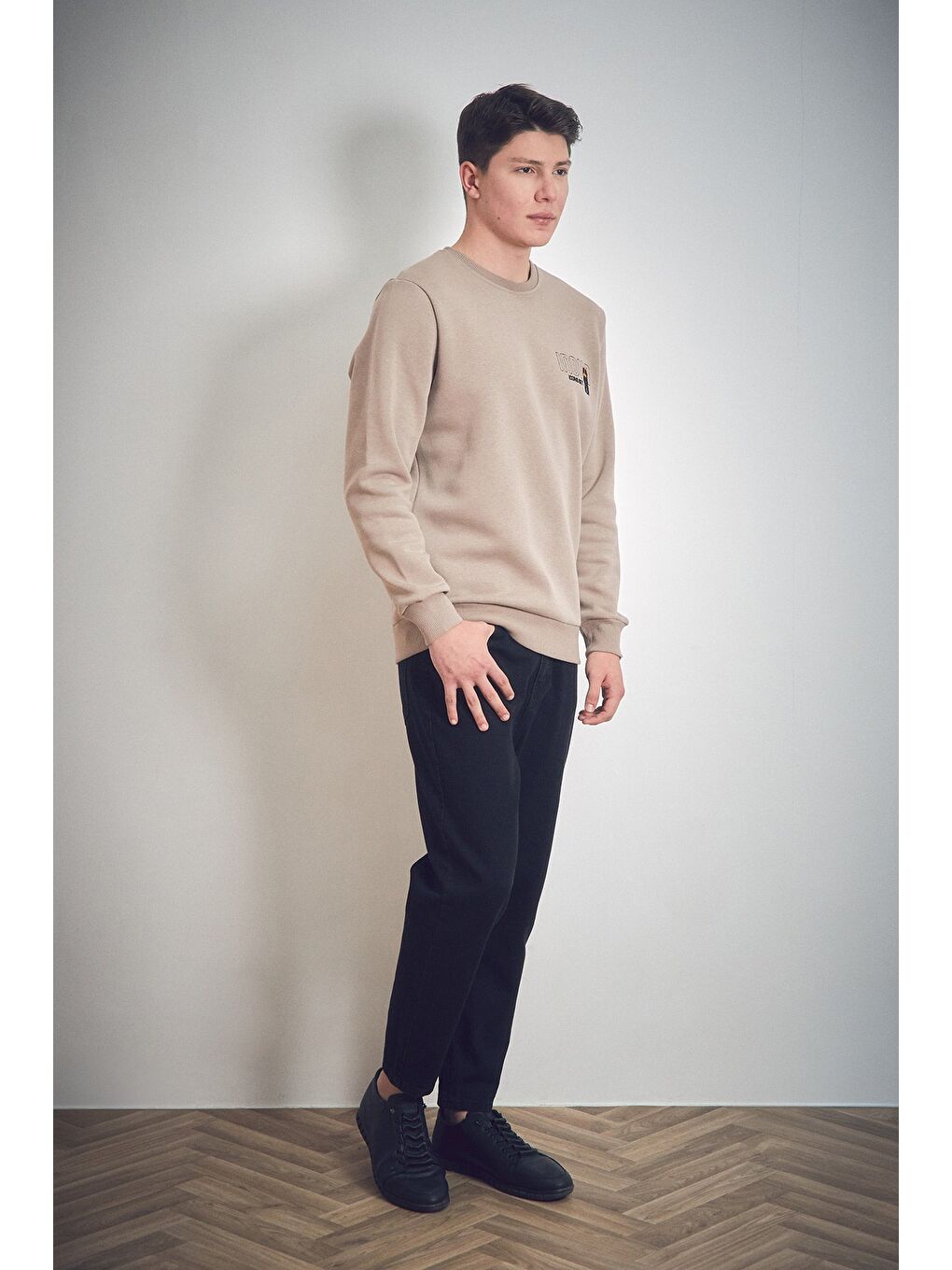 Bej 3 İplik Yazı Nakışlı Bisiklet Yaka Sweatshirt-1