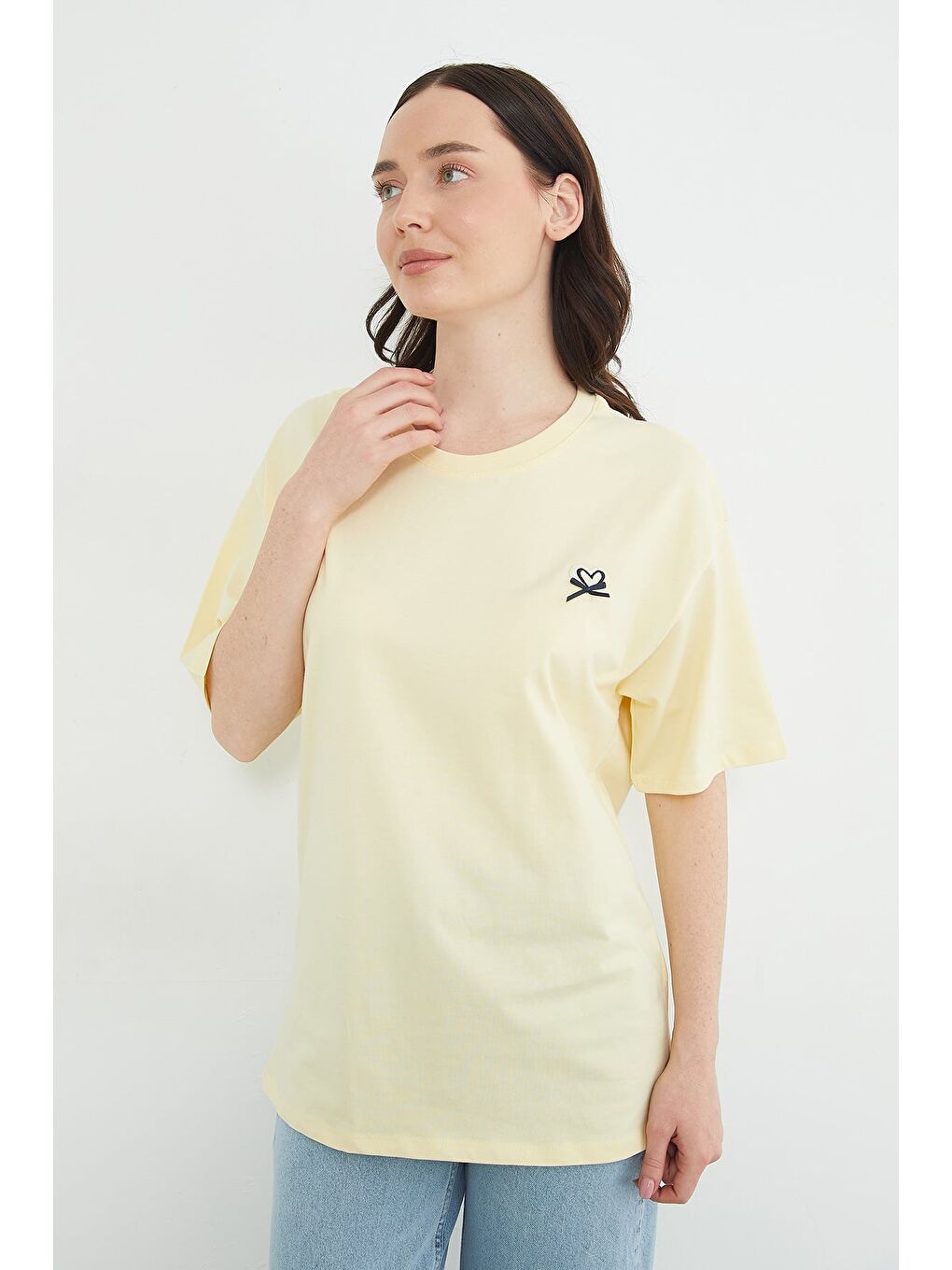 Sarı Kalp Nakışlı Bisiklet Yaka Salaş Tişört-2