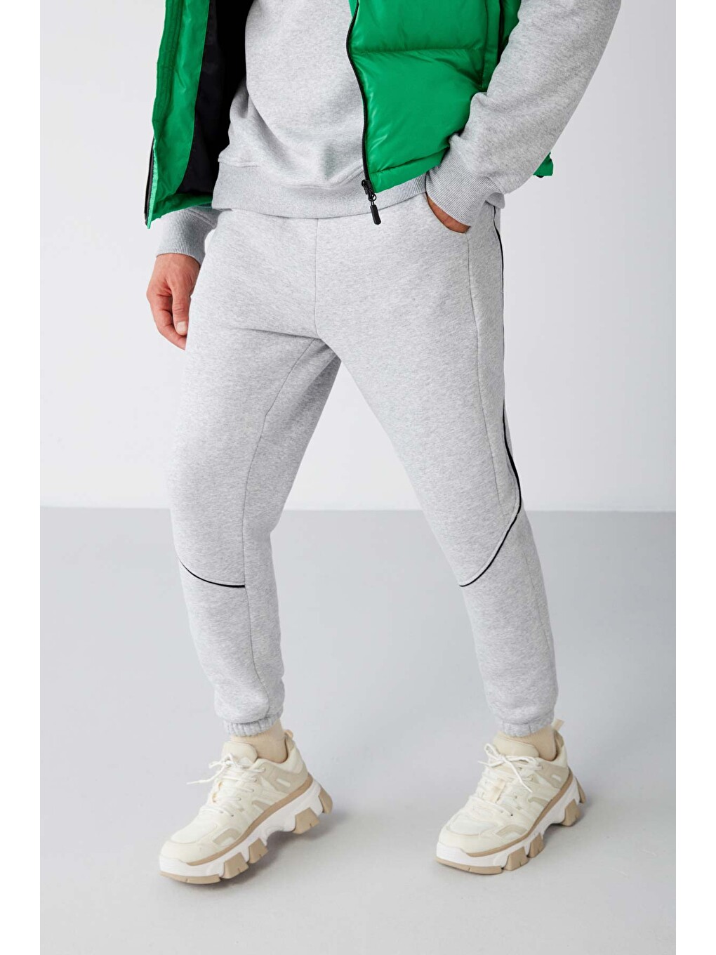 Erkek Regular Fit Dekoratif Şeritli Paçası Lastikli Gri Melanj Eşofman Altı-2