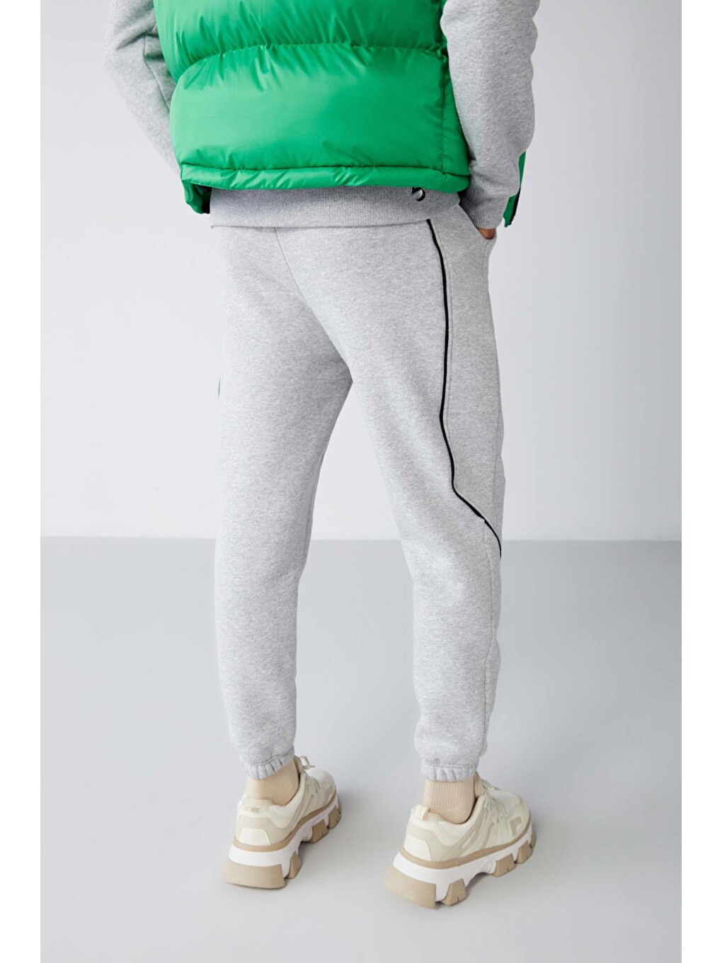 Erkek Regular Fit Dekoratif Şeritli Paçası Lastikli Gri Melanj Eşofman Altı-3