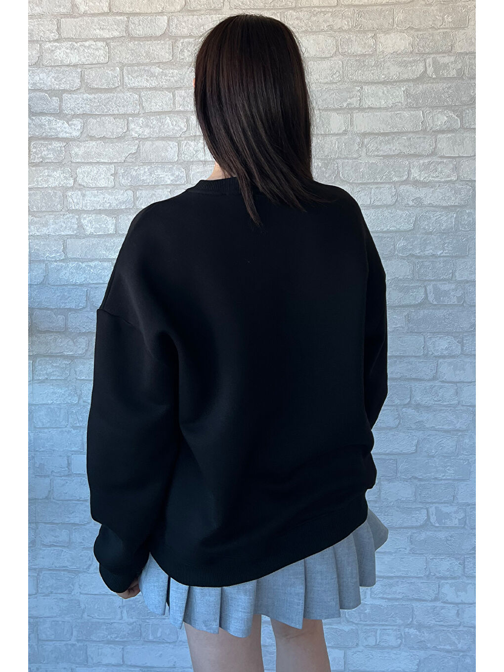 Siyah Kadın Bisiklet Yaka Kalp Nakışlı Şardonlu Sweatshirt-3