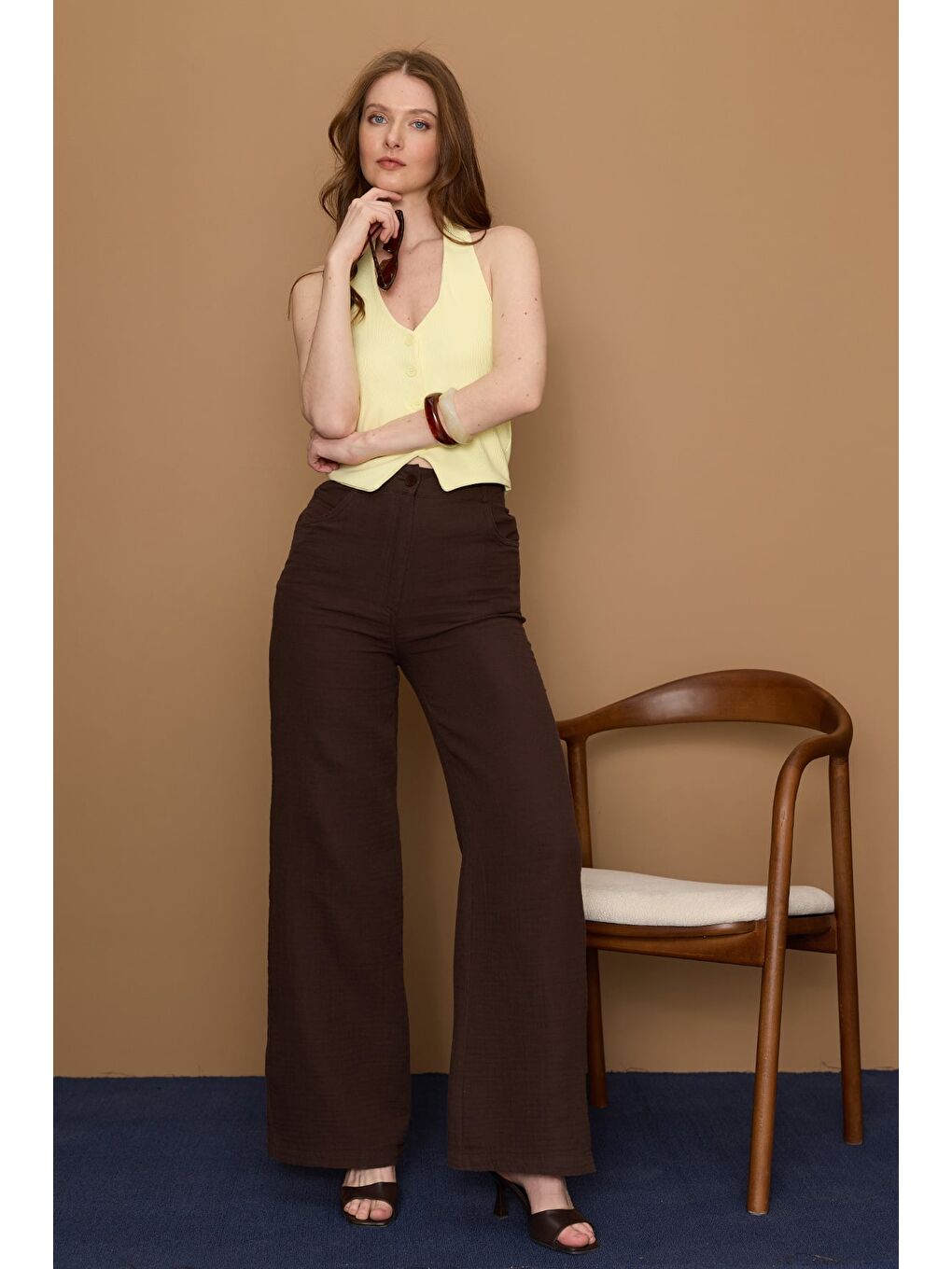 Sarı Boyundan Geçmeli Düğmeli Yelek-2