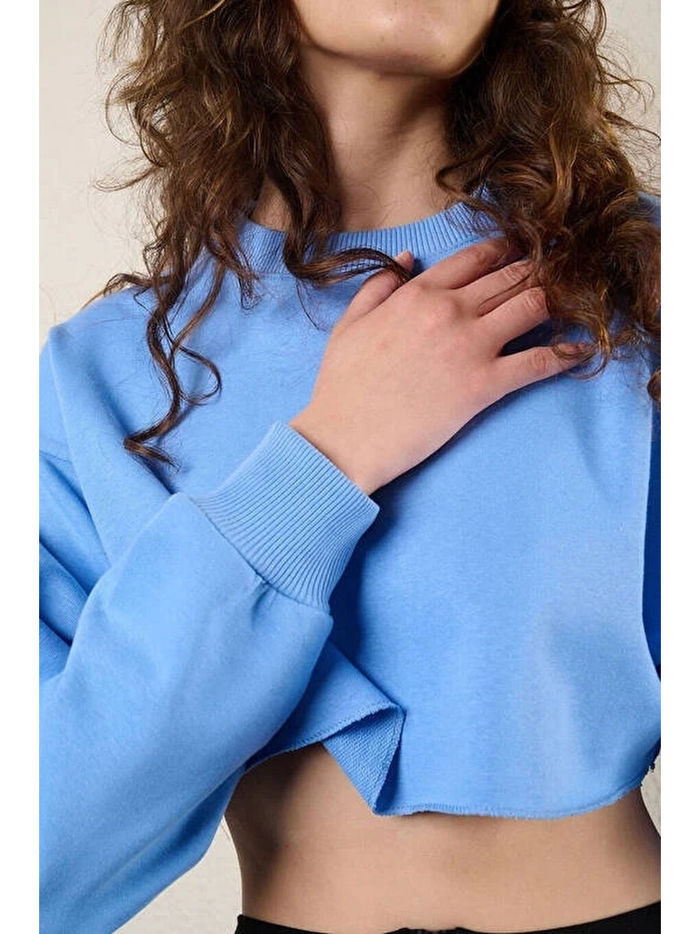 Kadın Mavi Basic Bisiklet Yaka Uzun Kollu Crop Sweatshirt HZL24W-ZK11351-1