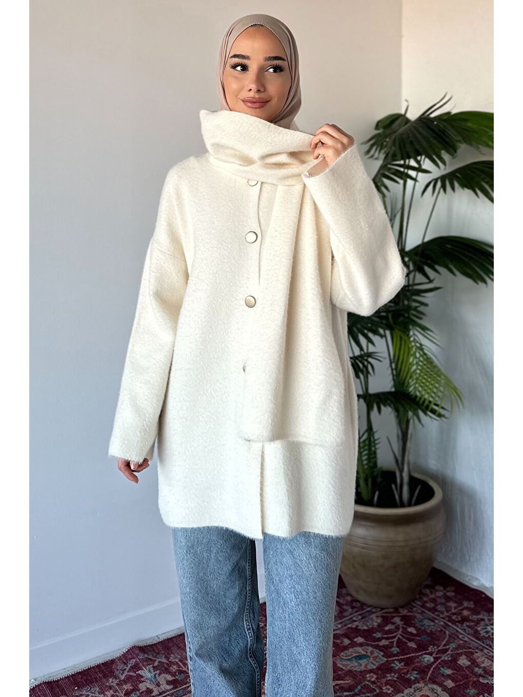 Ekru Gülseli Atkılı Tesettür Triko Hırka-2