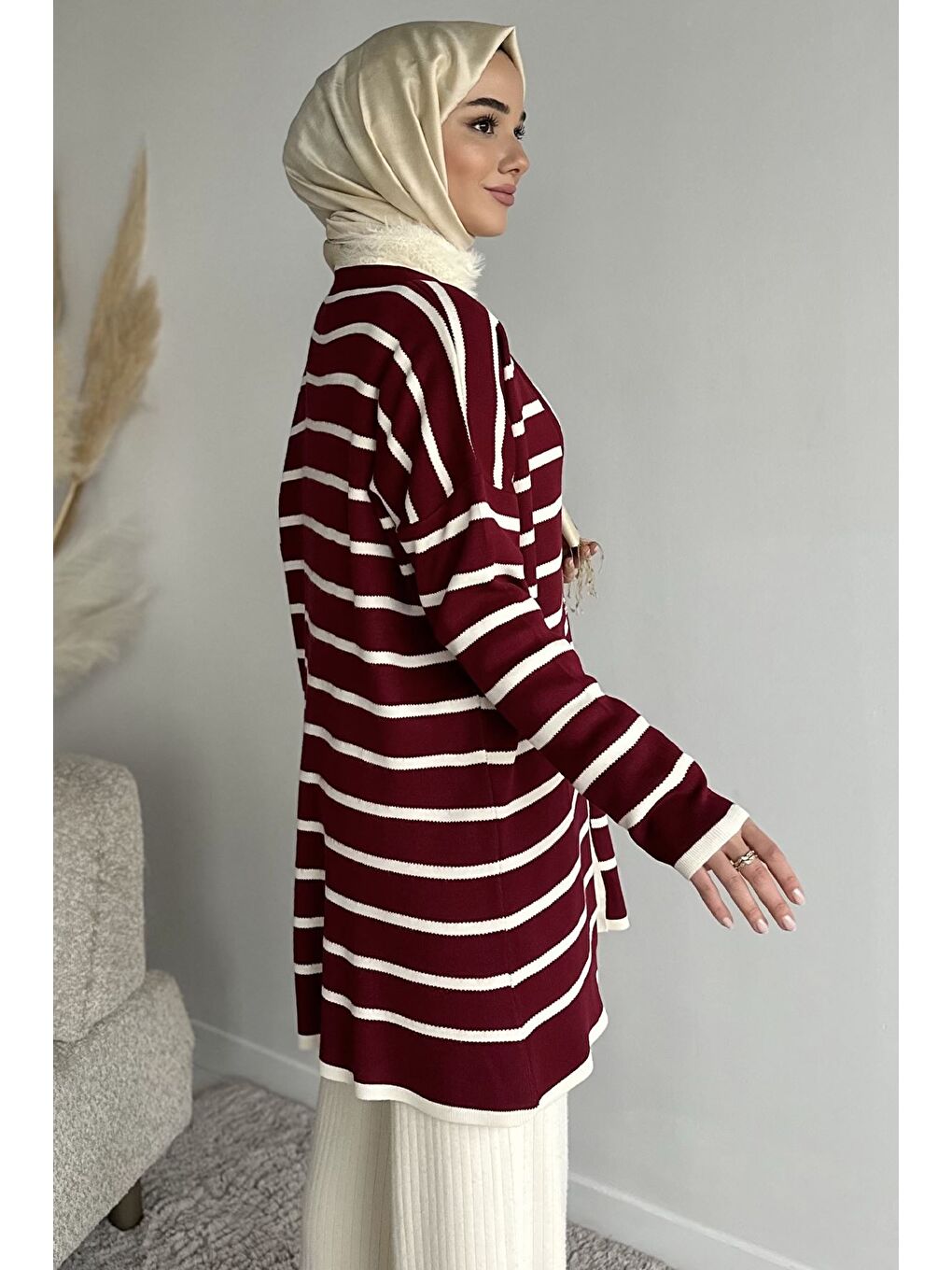 Bordo Gülseli Çizgi Desenli Ön Düğmeli Tesettür Triko Hırka-6