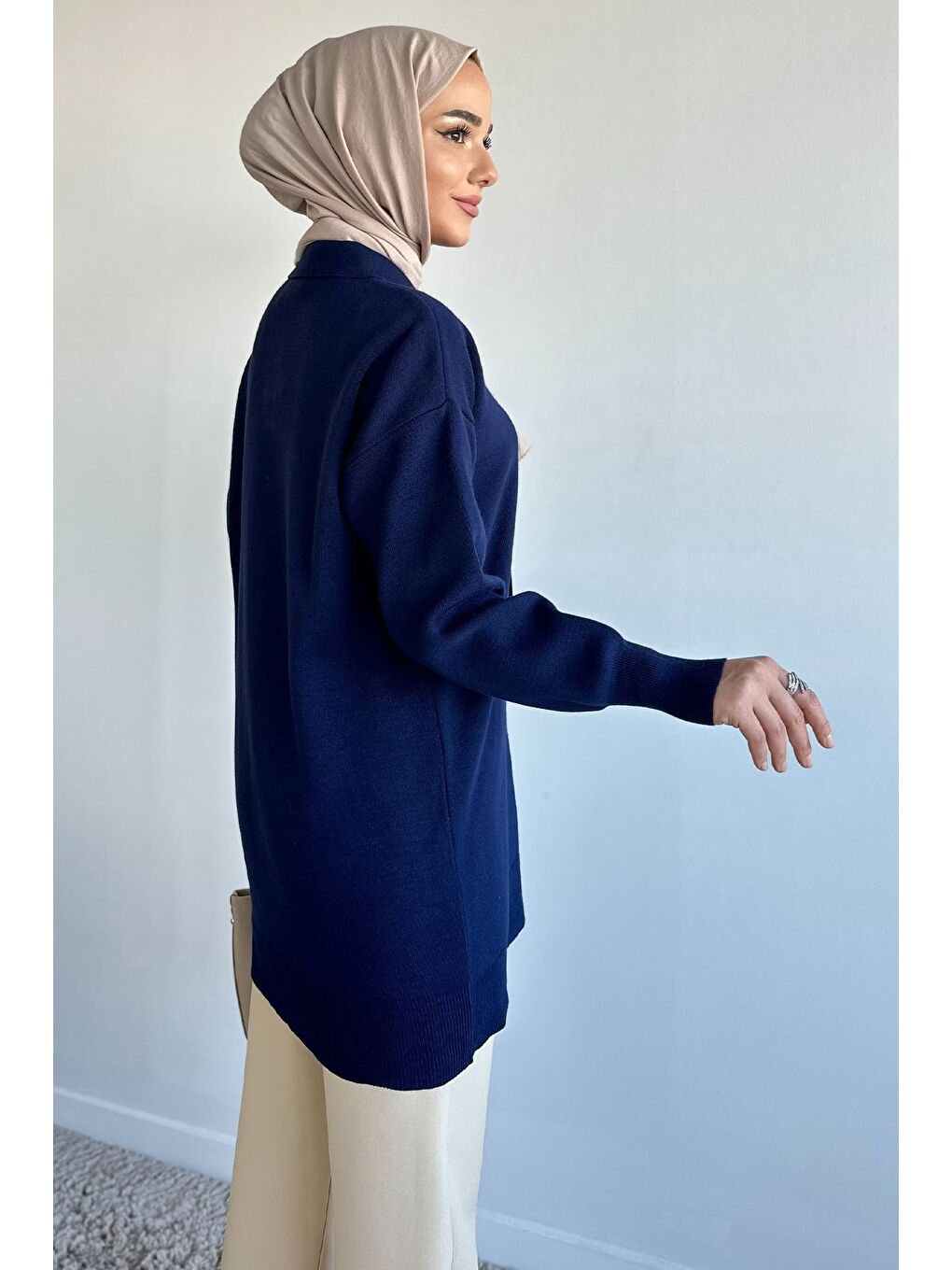 Lacivert Gülseli Polo Yaka Fular Aksesuarlı Tesettür Triko Tunik-5