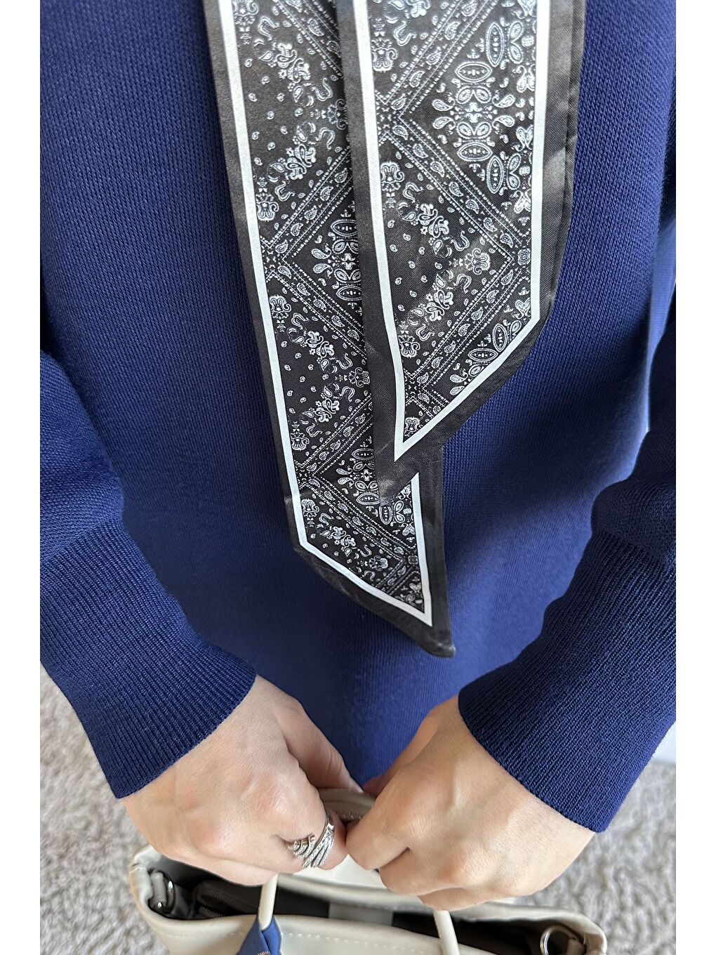 Lacivert Gülseli Polo Yaka Fular Aksesuarlı Tesettür Triko Tunik-7