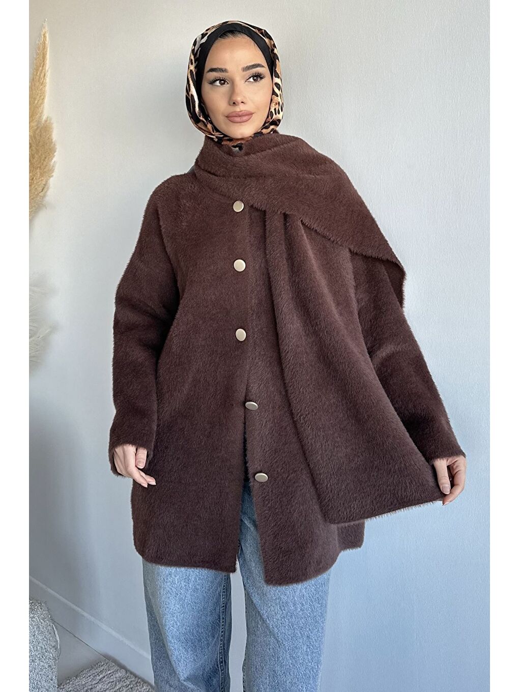 Kahverengi Gülseli Atkılı Tesettür Triko Hırka