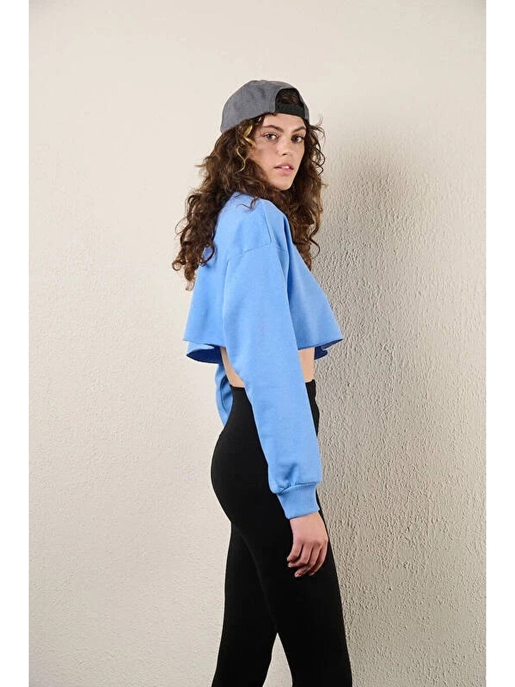Kadın Mavi Basic Bisiklet Yaka Uzun Kollu Crop Sweatshirt HZL24W-ZK11351-2