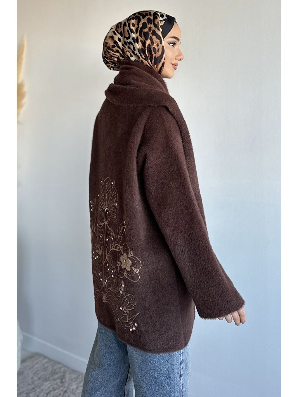 Kahverengi Gülseli Atkılı Tesettür Triko Hırka-5