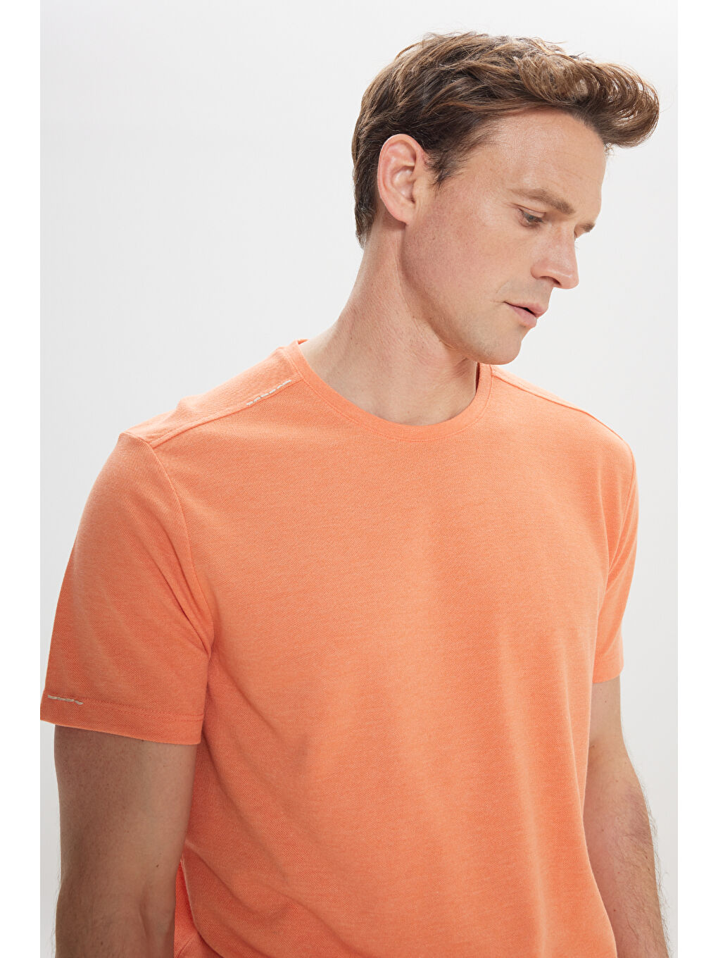 Erkek Turuncu Dar Kesim Pamuklu Bisiklet Yaka Tişört-3