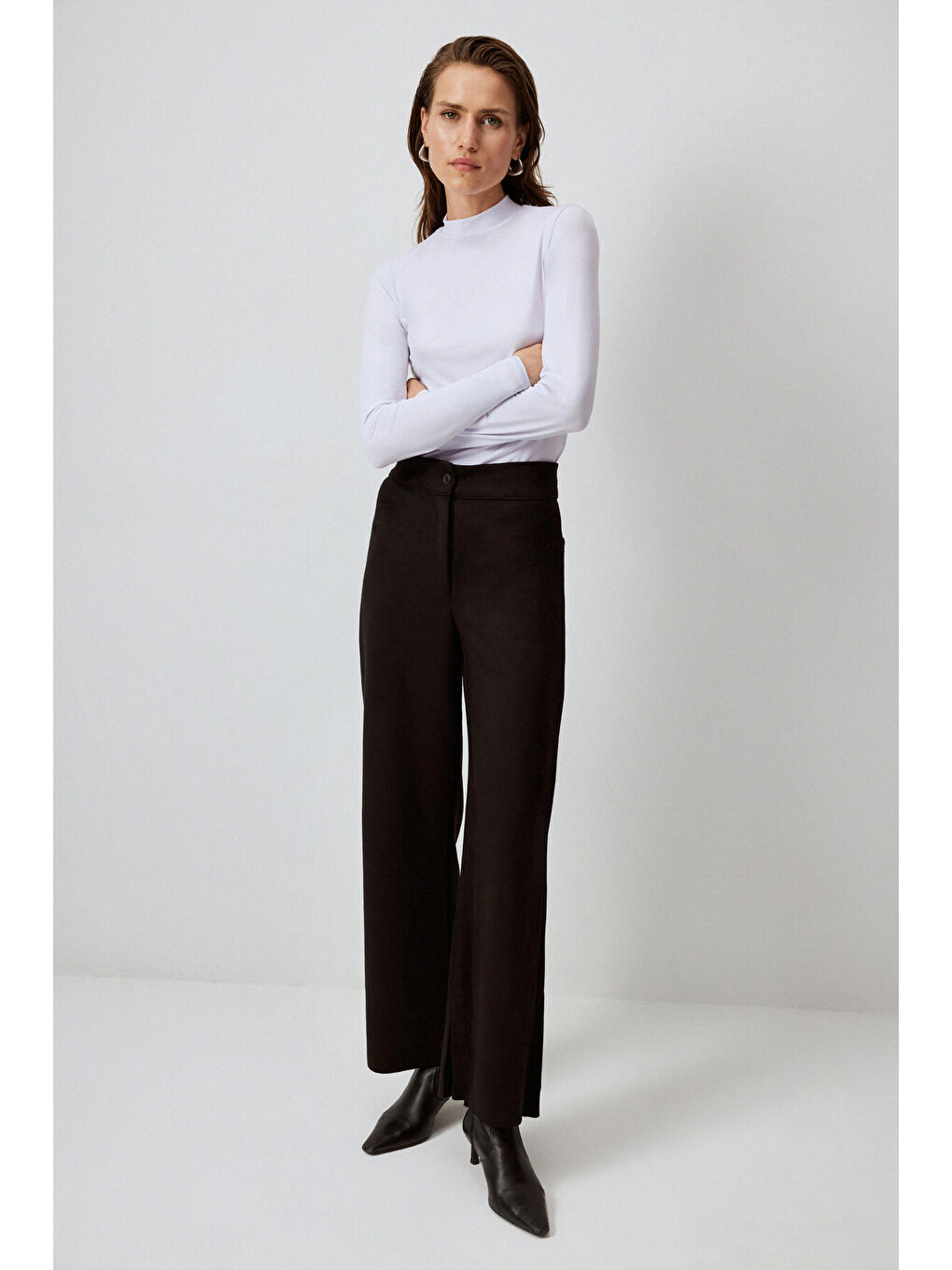 Siyah Taş İşlemeli Süet Pantolon-1