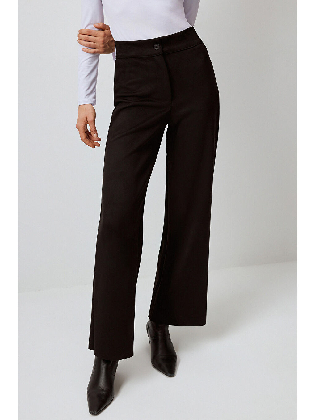 Siyah Taş İşlemeli Süet Pantolon-2