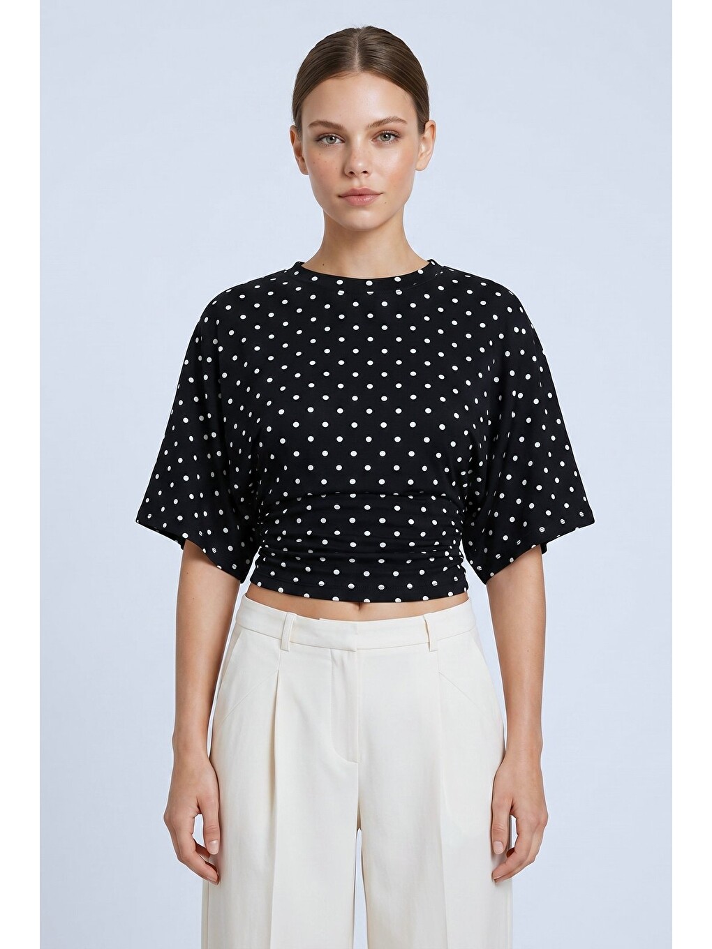 Siyah Puantiyeli Bisiklet Yaka Beli Büzgülü Yarasa Kollu Crop Bluz