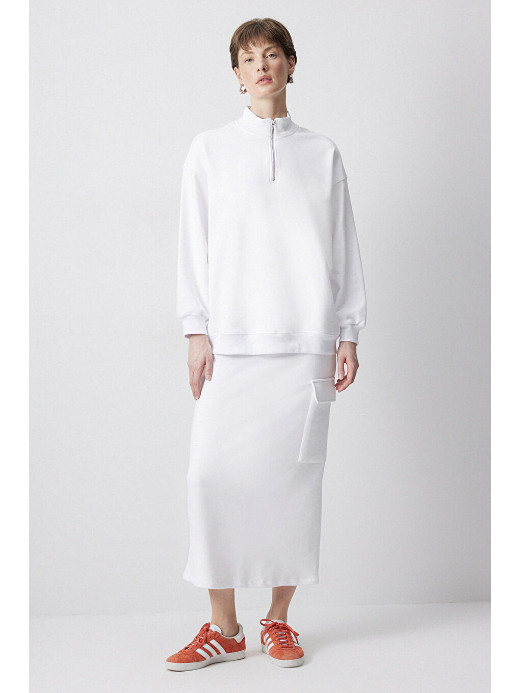 Beyaz Sweatshırt Etek Örme Takım