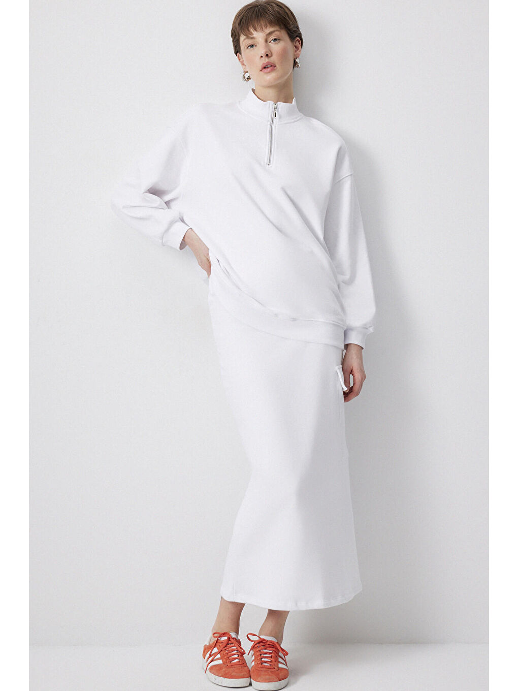 Beyaz Sweatshırt Etek Örme Takım-1