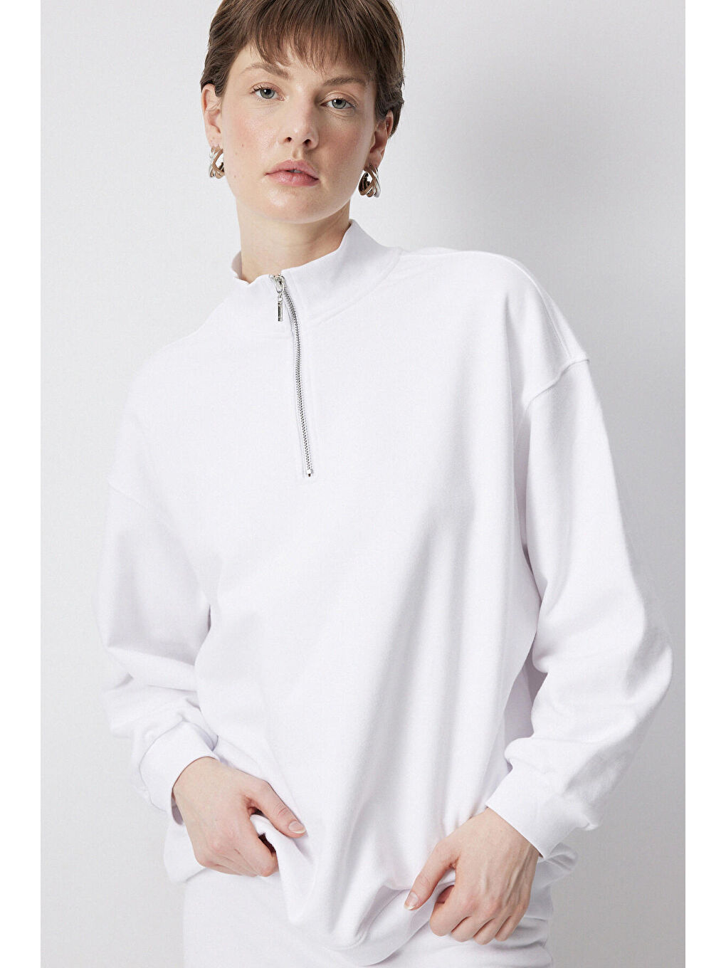 Beyaz Sweatshırt Etek Örme Takım-2