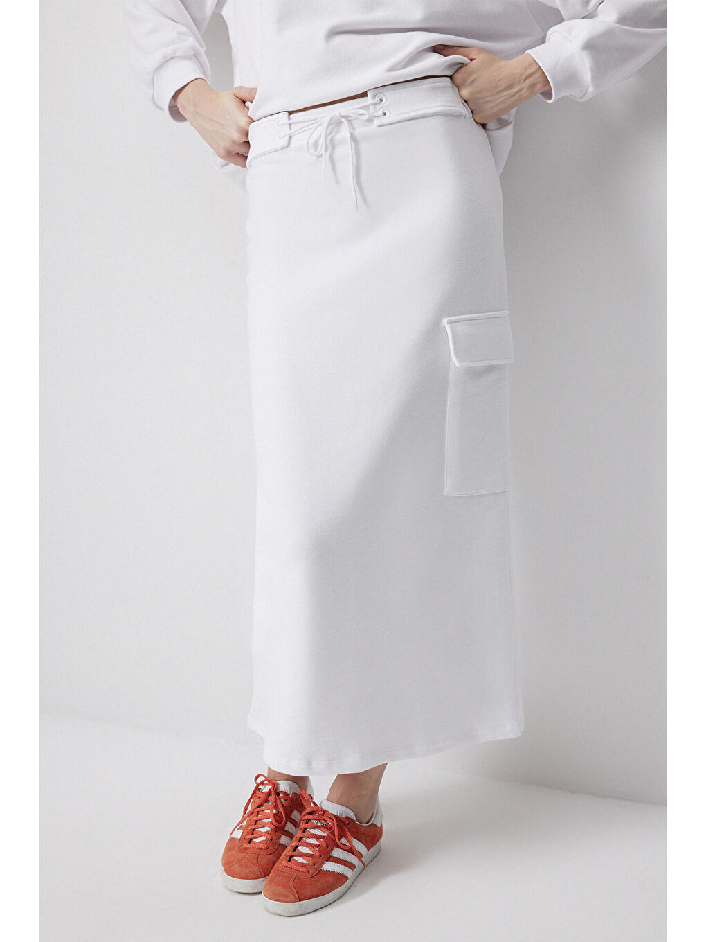 Beyaz Sweatshırt Etek Örme Takım-3