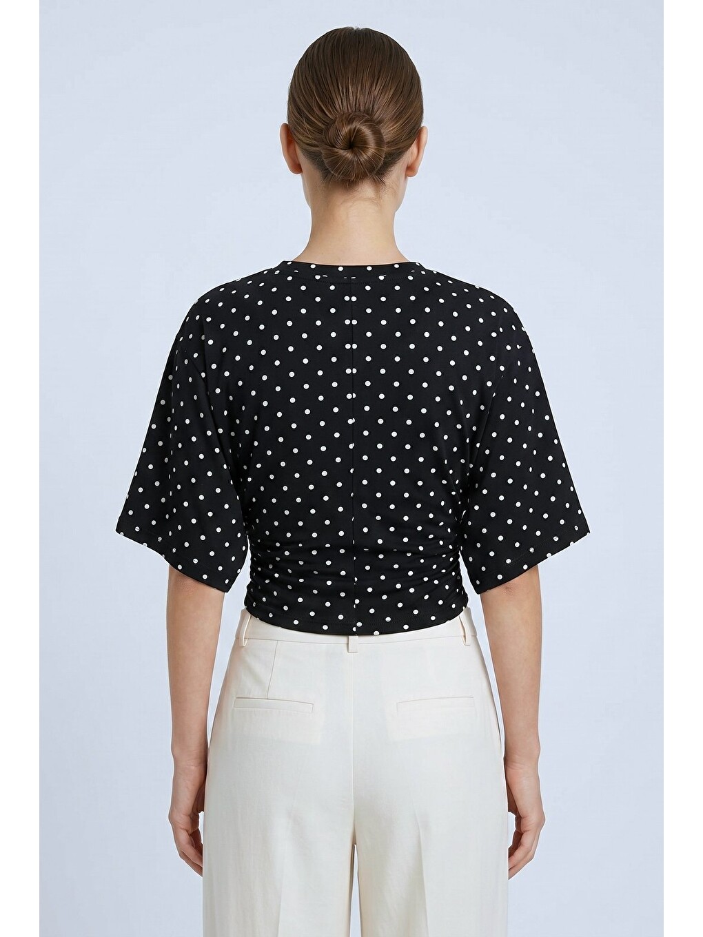 Siyah Puantiyeli Bisiklet Yaka Beli Büzgülü Yarasa Kollu Crop Bluz-5