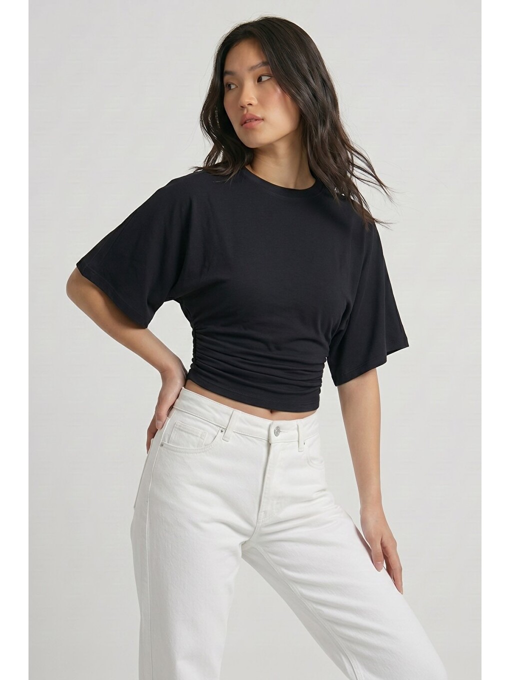 Siyah Bisiklet Yaka Beli Büzgülü Yarasa Kollu Crop Bluz-4