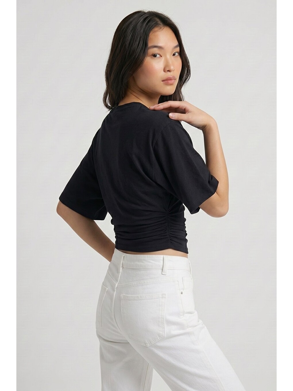 Siyah Bisiklet Yaka Beli Büzgülü Yarasa Kollu Crop Bluz-5