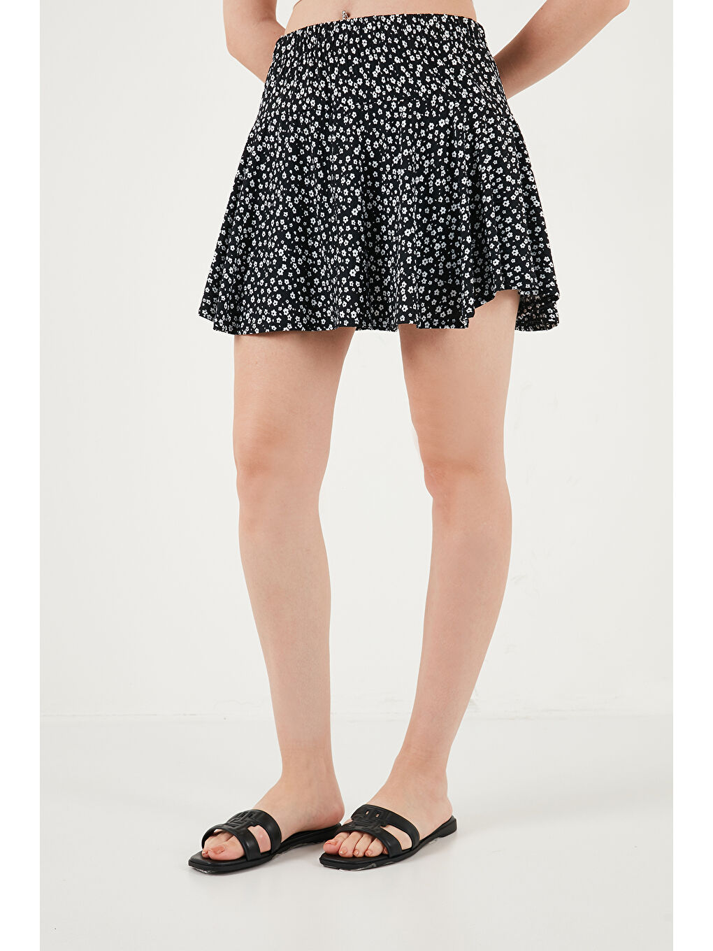 Siyah Beli Lastikli Mini Şort Kadın Etek 5864024-3