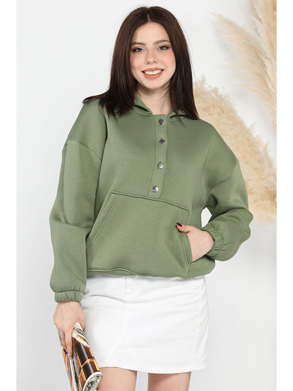 Haki Kadın Şardonlu Kanguru Cepli Düğme Detaylı Sweatshirt