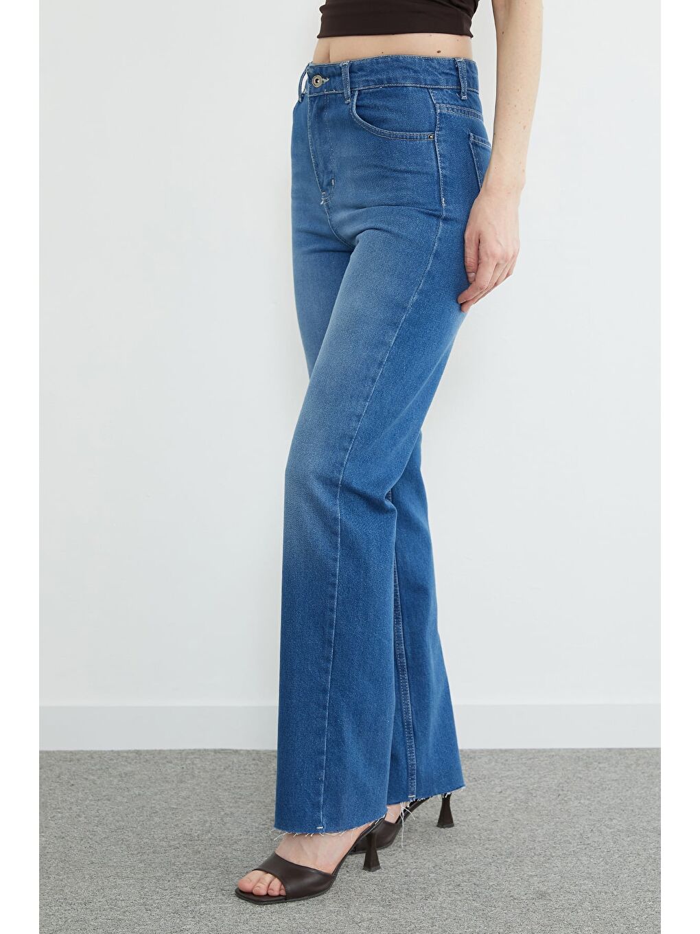 Mavi Yüksek Bel Kesik Paça Jean-4